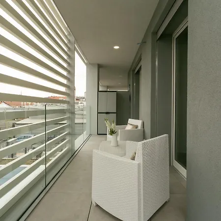The Rent - Modern Close To Dergano *
